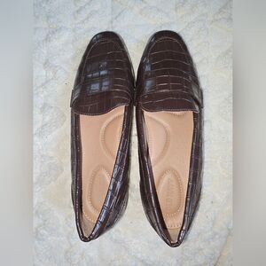 NEW Chocolate Brown Croc-Patterned Loafers, Size 7